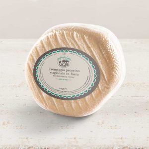 Formaggio pecorino stagioanto in fossa